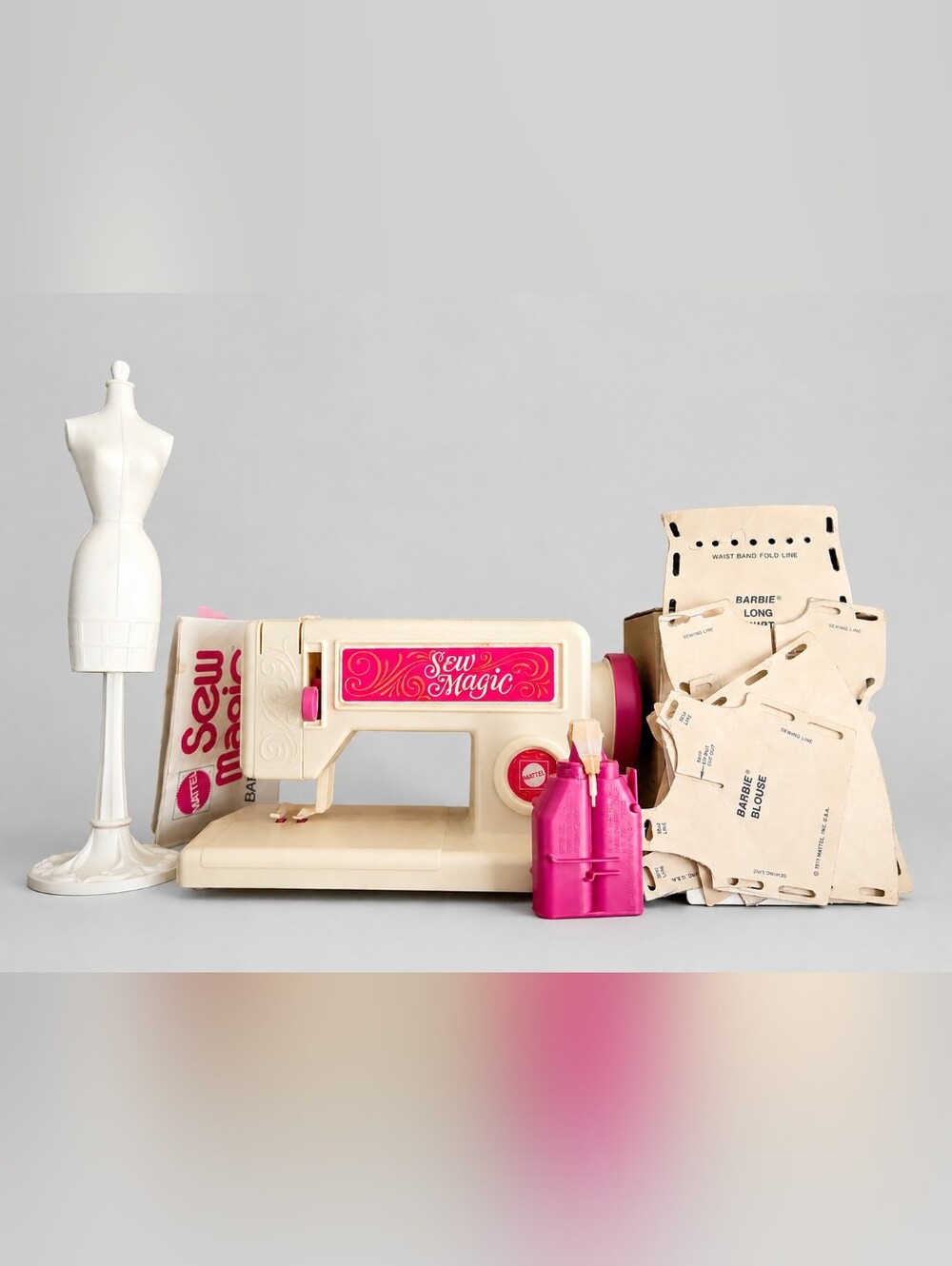 Vintage 1973 Mattel Barbie Sew Magic Fashion Set 8670 Sewing Machine Toy Boxed